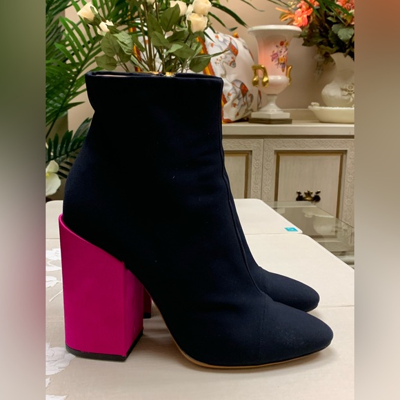 Dries Van Noten Black/Purple Heeled Ankle Boots Size 40/US 9.5 - Picture 4 of 16